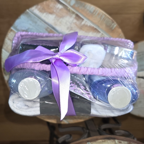 NWT LOVERY: Lavender & Jasmine Spa Bath Gift Set - 9Pc Relaxation Kit, Unopened - Picture 8 of 10